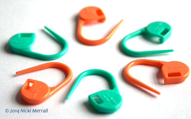 Clover stitch markers