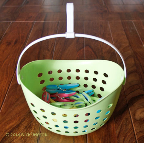 Plastic peg basket