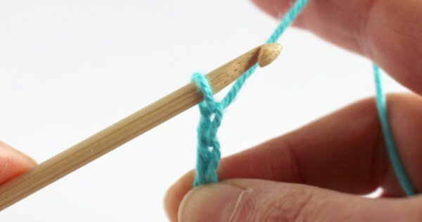 Read more about the article Crocheting a chain – a left-handed crochet tutorial