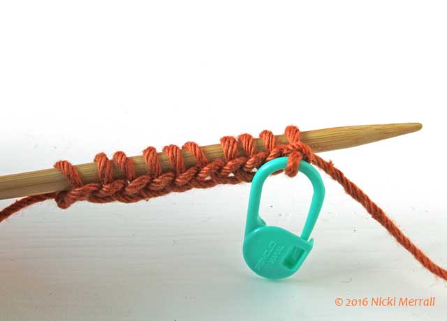 Transfer stitch on crochet hook to lockable stitch marker